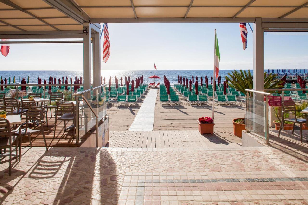 Hotel Villa Igea Diano Marina Buitenkant foto