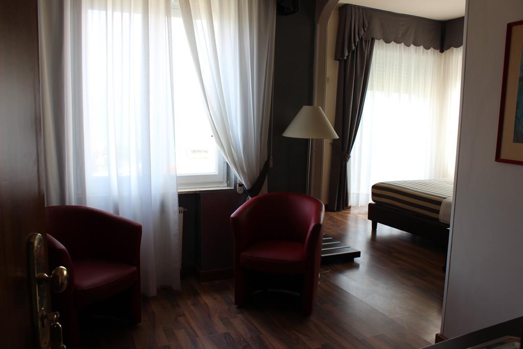 Hotel Villa Igea Diano Marina Buitenkant foto