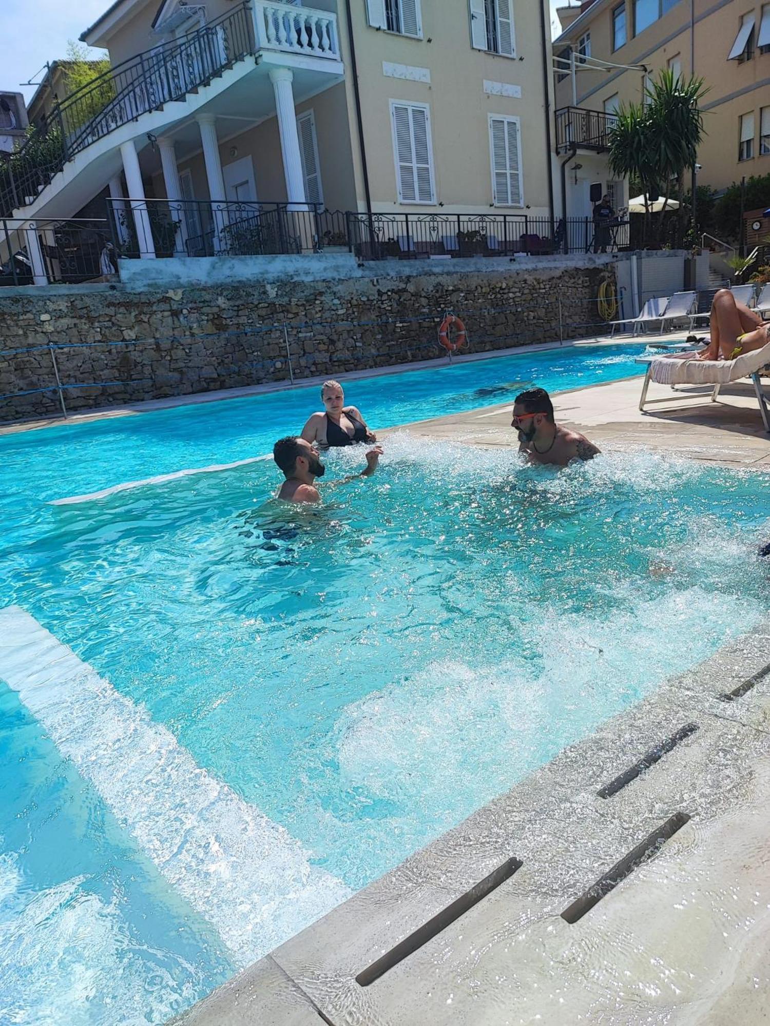 Hotel Villa Igea Diano Marina Buitenkant foto