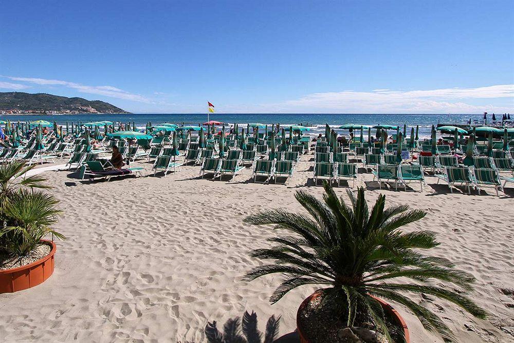 Hotel Villa Igea Diano Marina Buitenkant foto