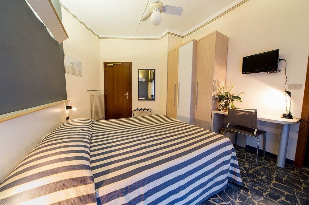 Hotel Villa Igea Diano Marina Buitenkant foto